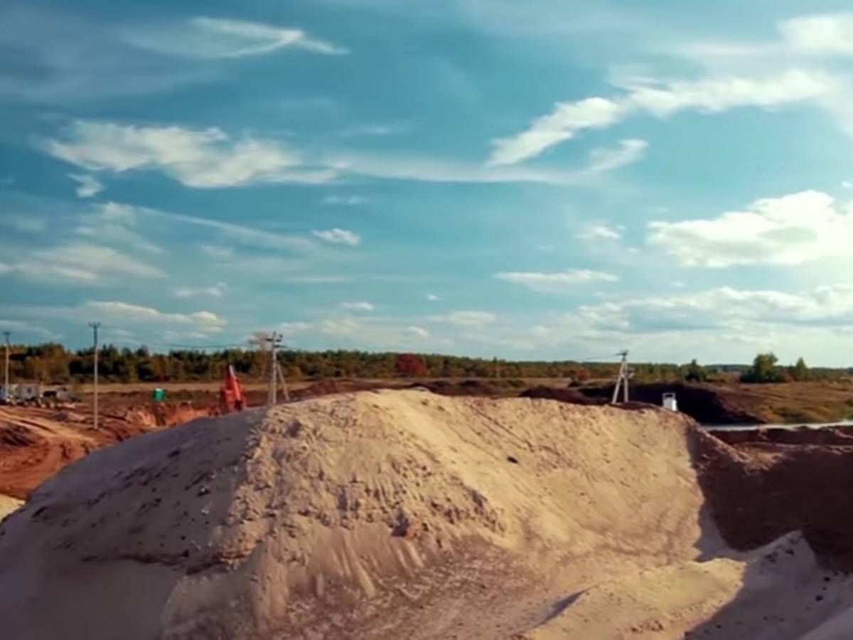 Так выглядит песок на Карьере Северной около Новгорода